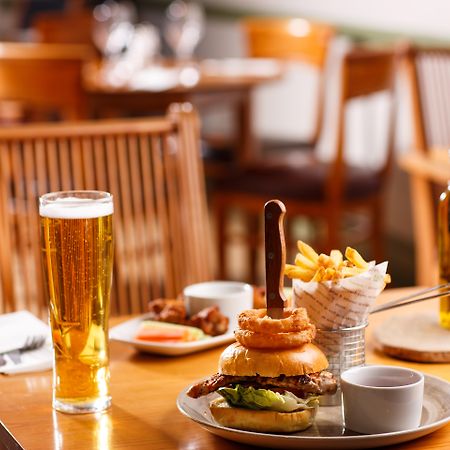 Ibis Budget London Heathrow Central Cranford Eksteriør bilde