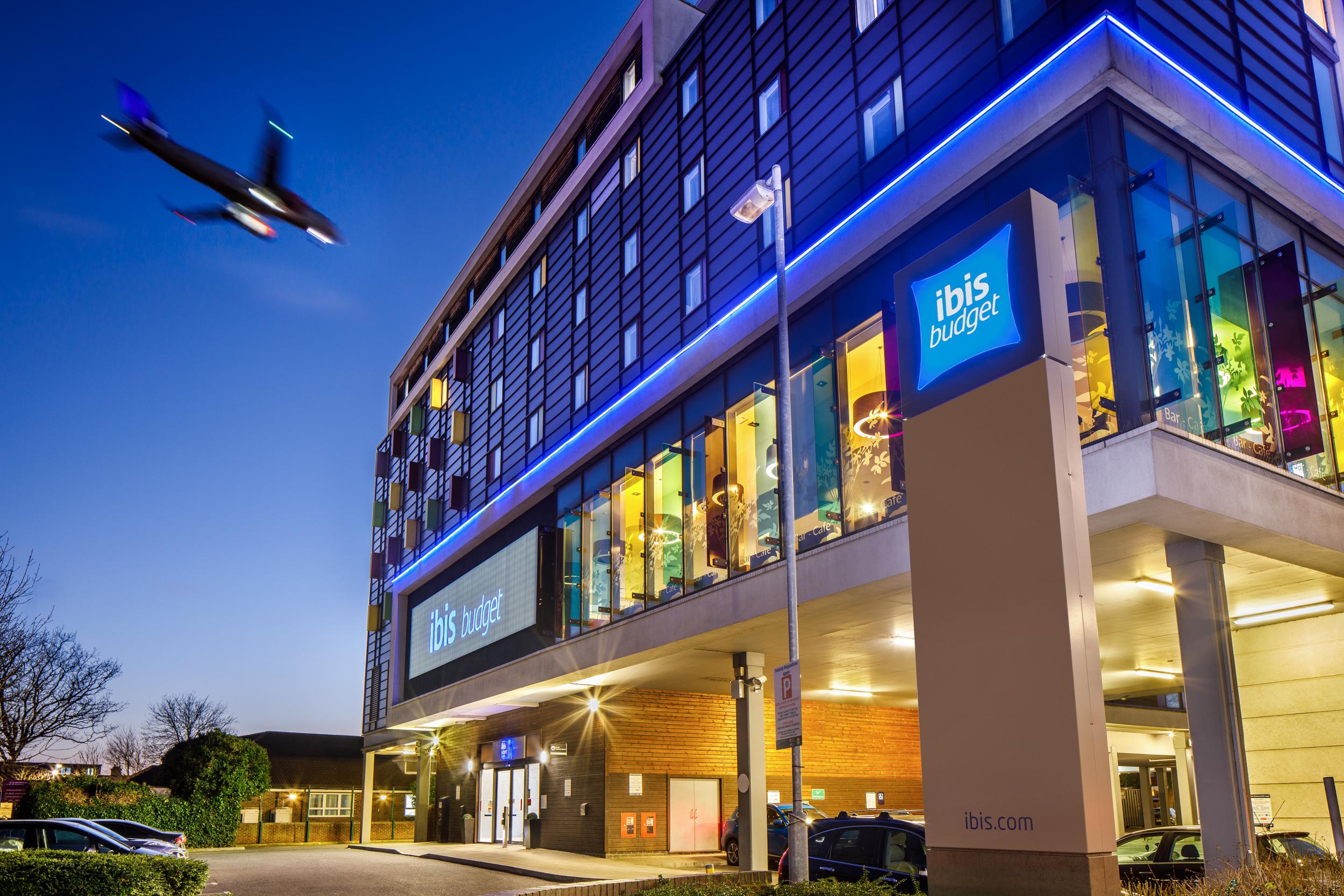 Ibis Budget London Heathrow Central Cranford Eksteriør bilde