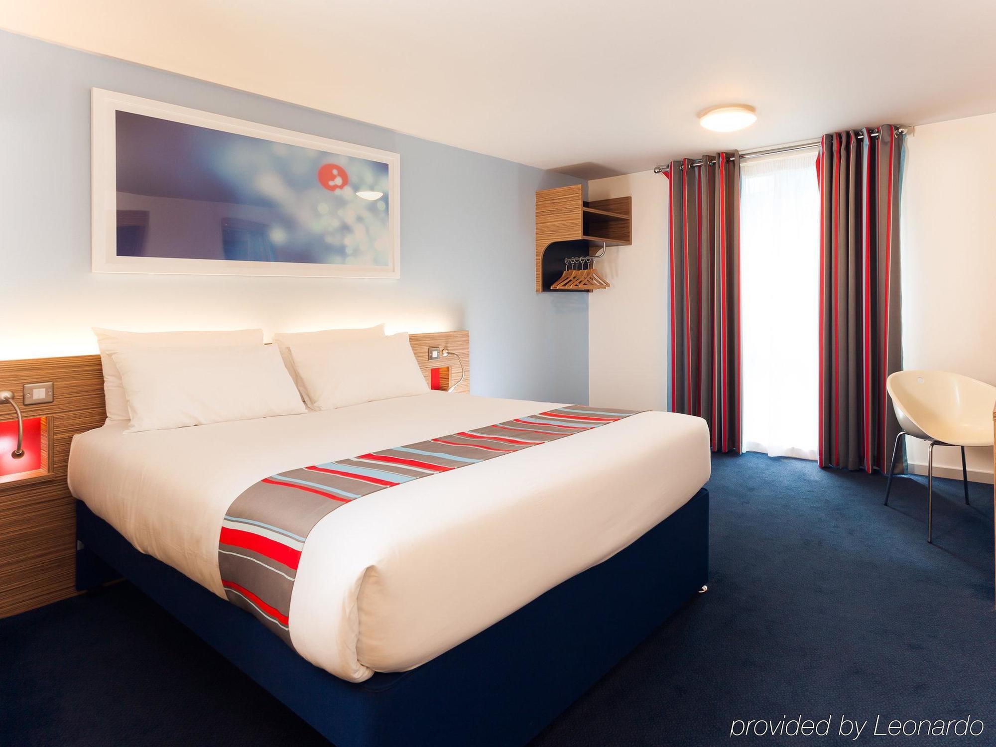 Ibis Budget London Heathrow Central Cranford Eksteriør bilde