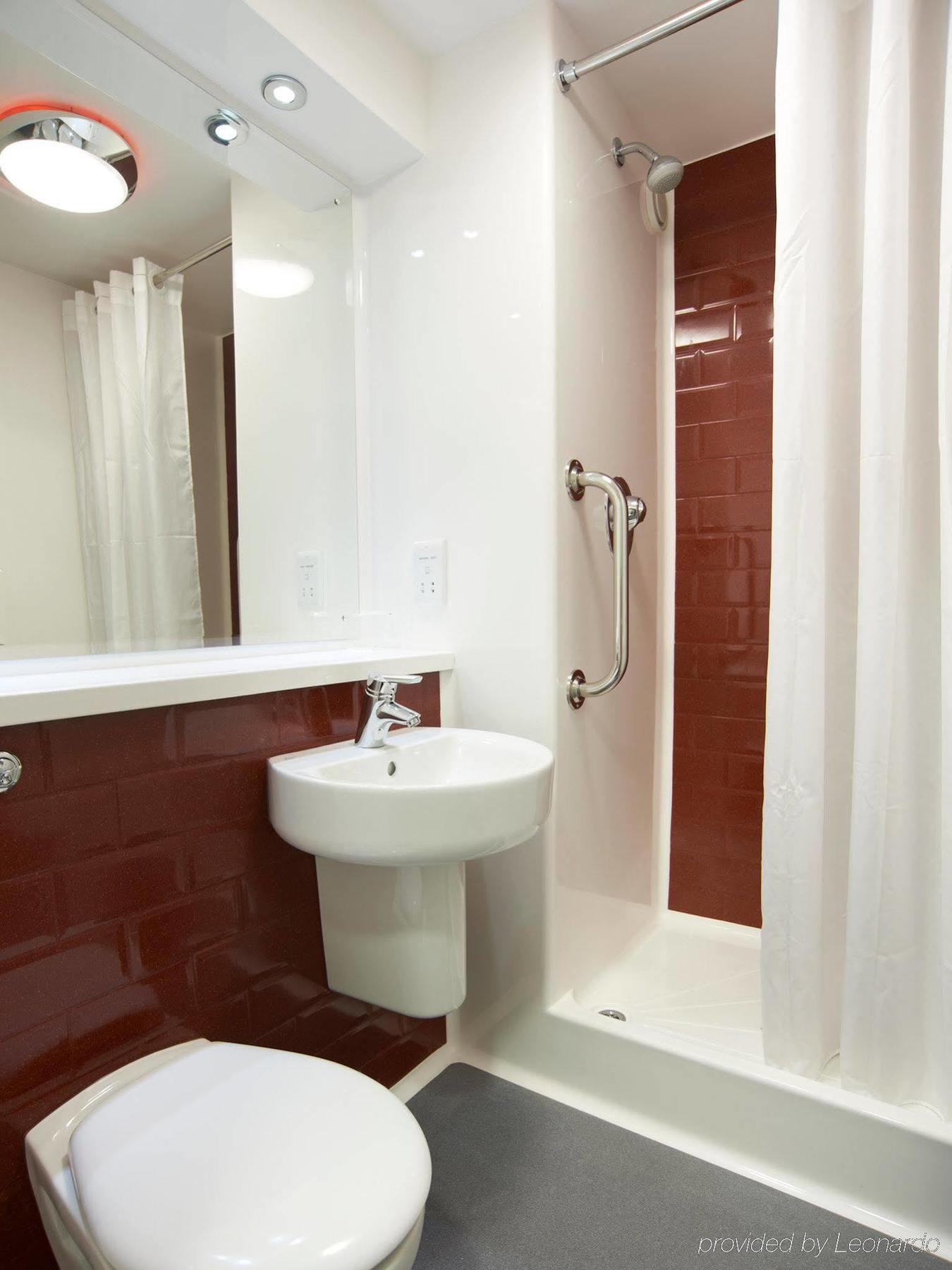 Ibis Budget London Heathrow Central Cranford Eksteriør bilde