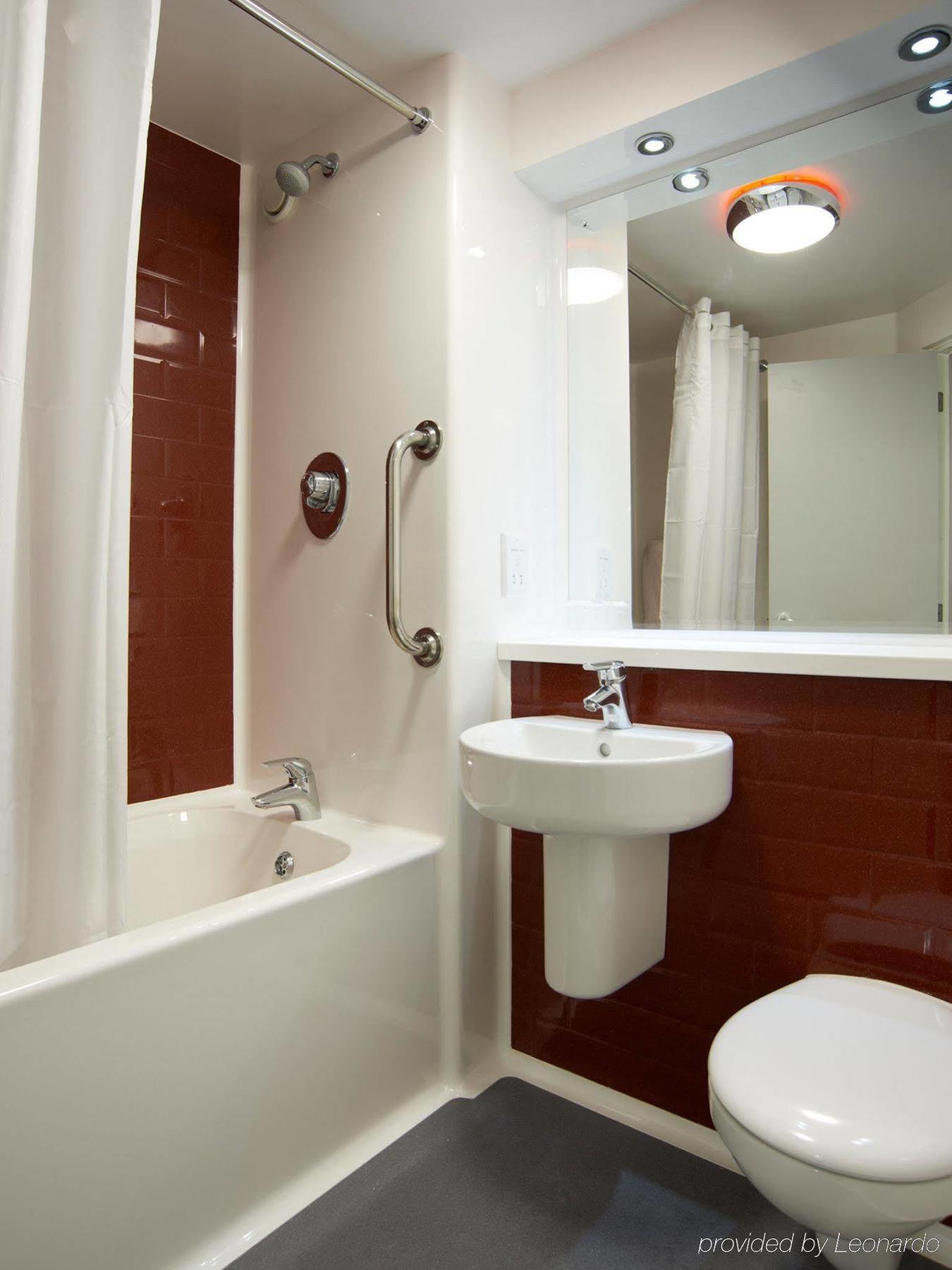 Ibis Budget London Heathrow Central Cranford Eksteriør bilde