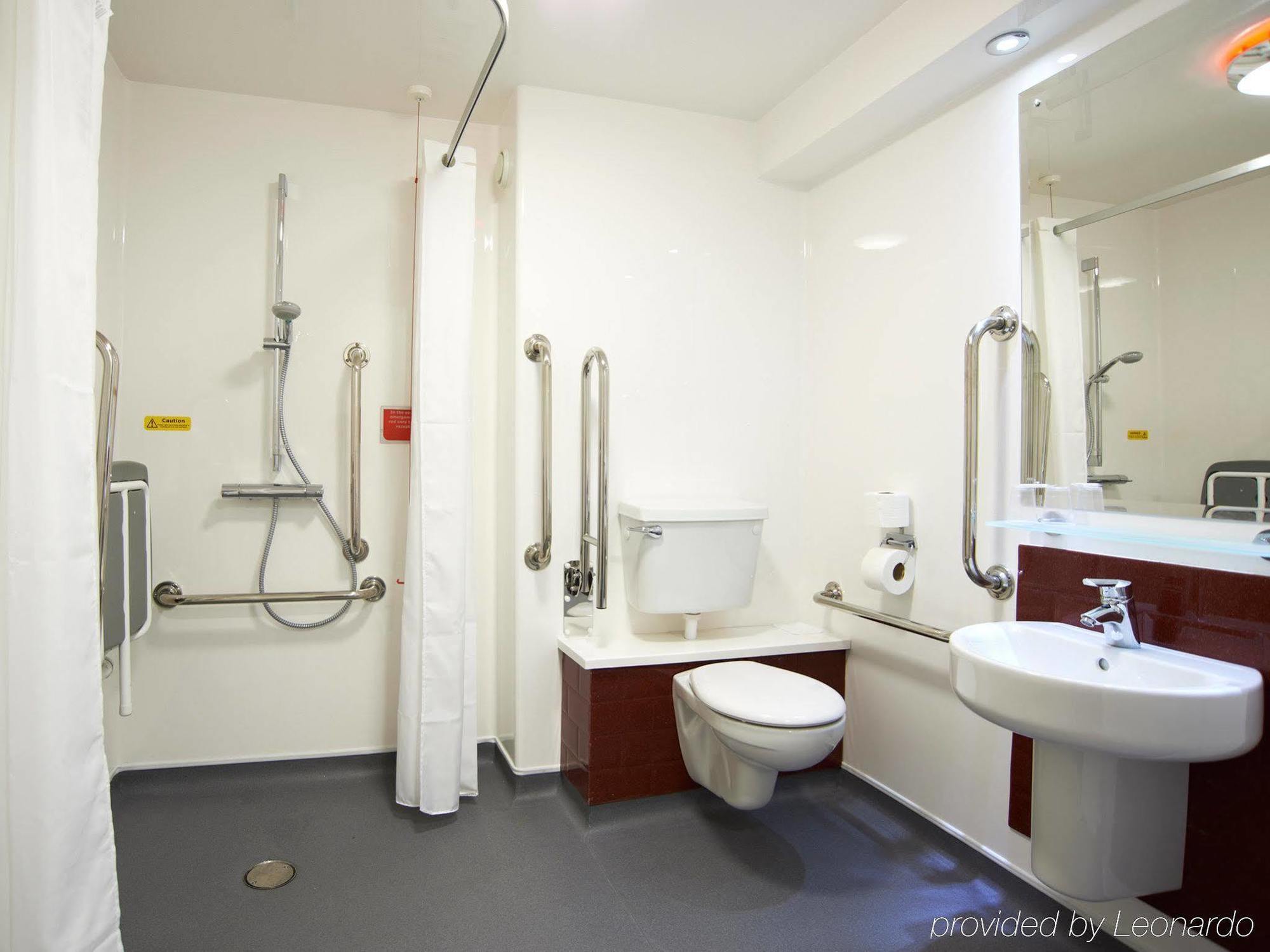 Ibis Budget London Heathrow Central Cranford Eksteriør bilde